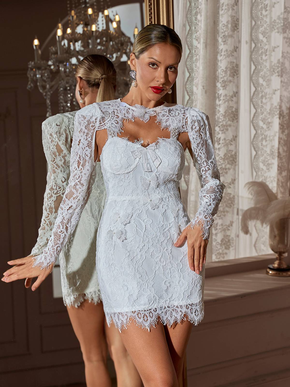 Skoupá Lace Pearl Bow Mini Dress