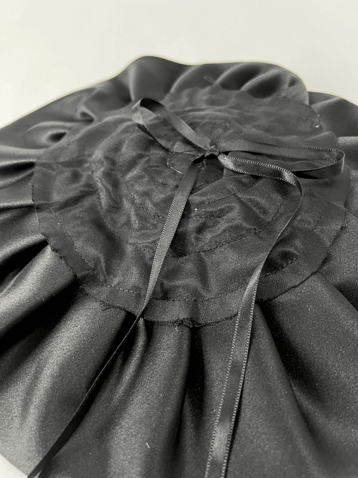 Ceva Camellia Flower Satin Gloves In Black