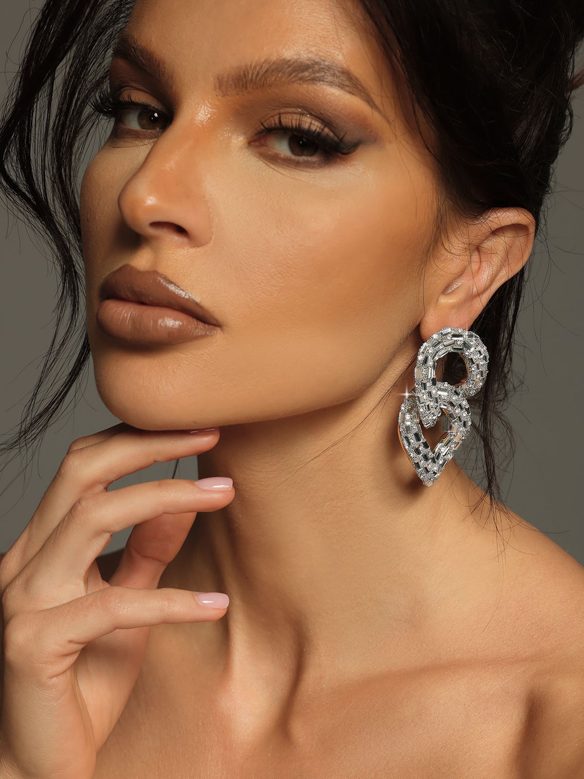 Tyora Circle Crystal Earrings