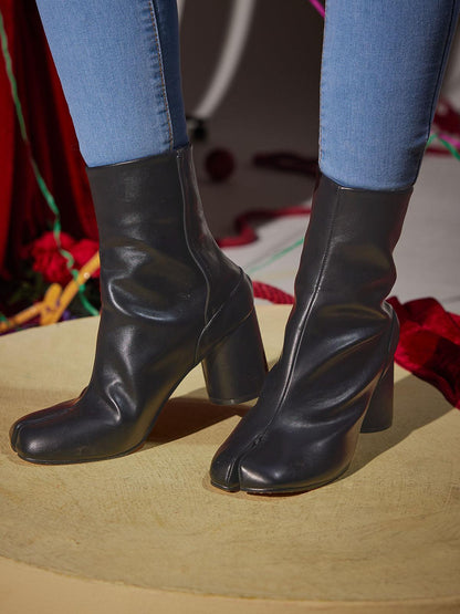 Wallon Tabi Toe Leather Boots In Black